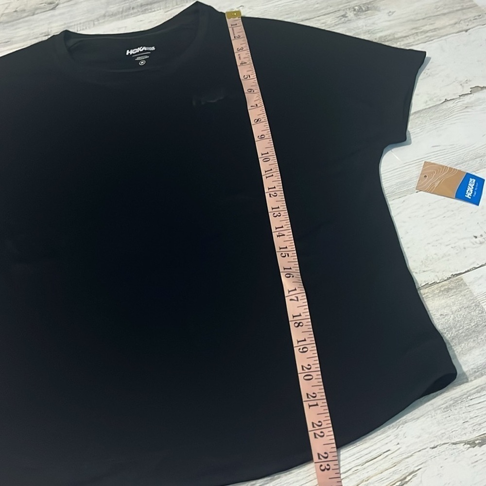 Hoka Lifestyle Tee Size M NWT - Picture 10 of 10